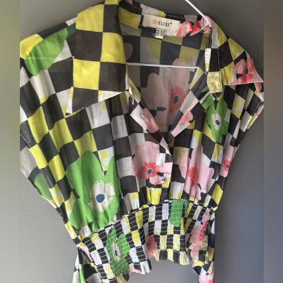 Elise size M, blouse, see through, reversible belt tie. Button up. Plaid floral - Picture 3 of 5